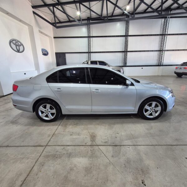 Volkswagen Vento 2.5 Advance Plus 170cv - Image 4