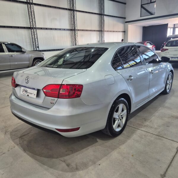 Volkswagen Vento 2.5 Advance Plus 170cv - Image 5