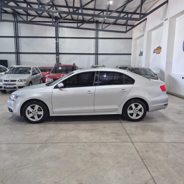 Volkswagen Vento 2.5 Advance Plus 170cv - Image 9