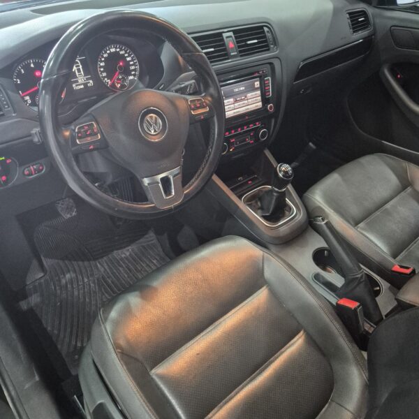 Volkswagen Vento 2.5 Luxury 170cv (L11) - Image 10