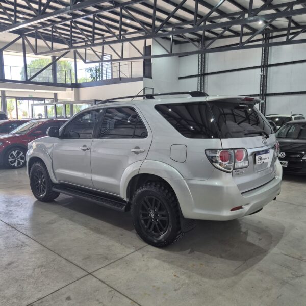 Toyota Hilux SW4 TDI SRV Cuero AT (L12) - Image 8