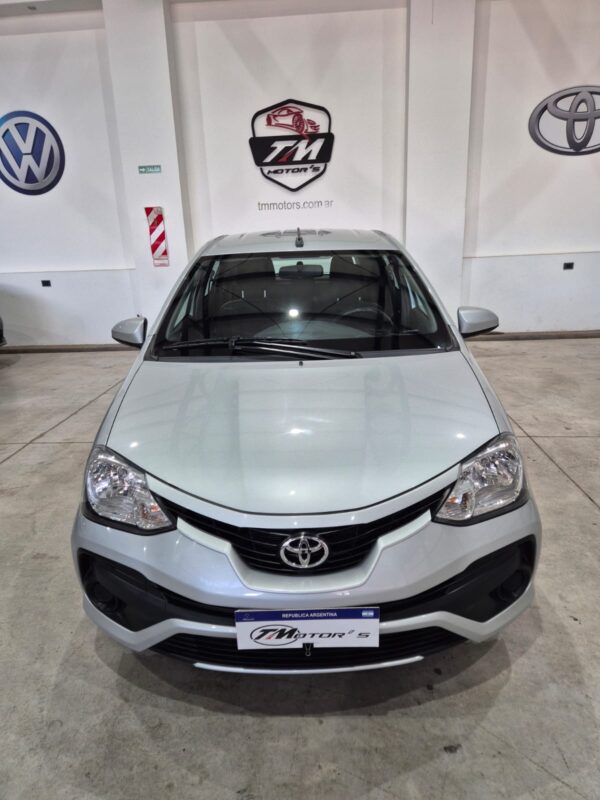 Toyota Etios 1.5 5ptas X 6MT (L18) - Image 2