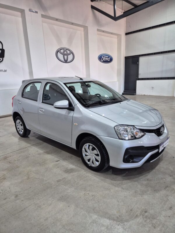 Toyota Etios 1.5 5ptas X 6MT (L18) - Image 3