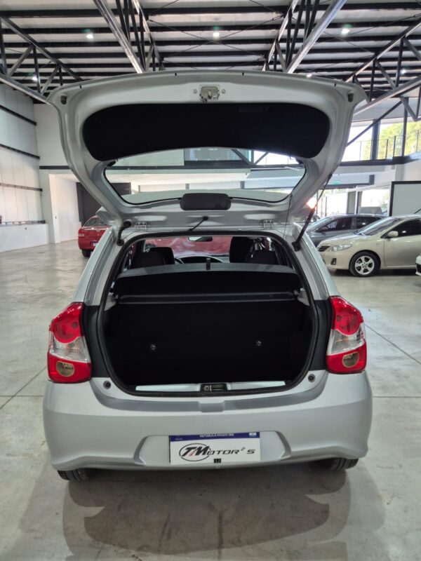 Toyota Etios 1.5 5ptas X 6MT (L18) - Image 7