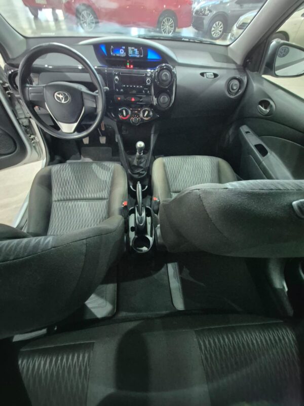 Toyota Etios 1.5 5ptas X 6MT (L18) - Image 12