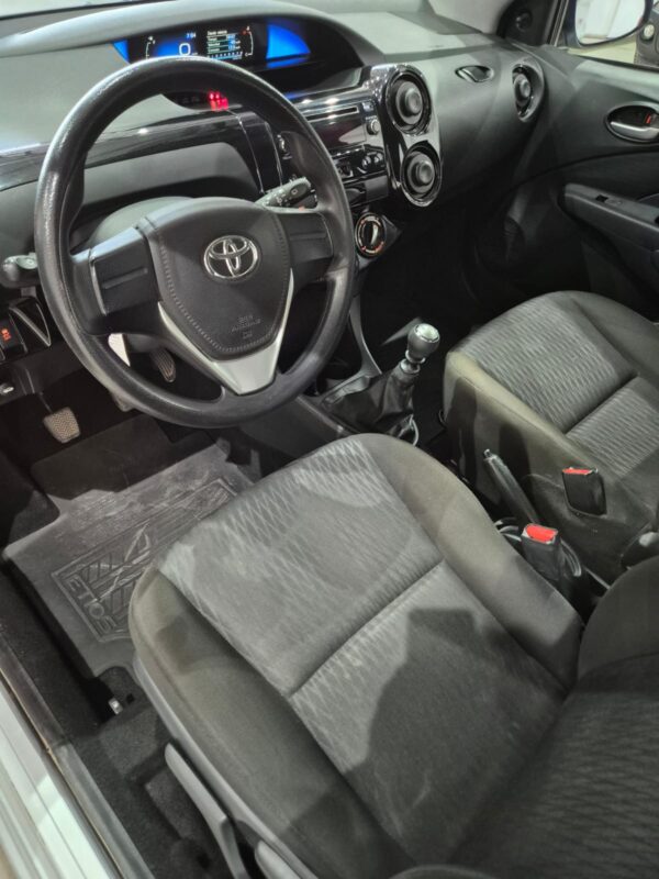 Toyota Etios 1.5 5ptas X 6MT (L18) - Image 10