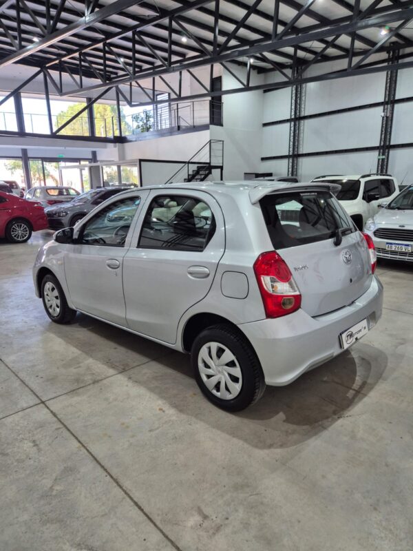 Toyota Etios 1.5 5ptas X 6MT (L18) - Image 8