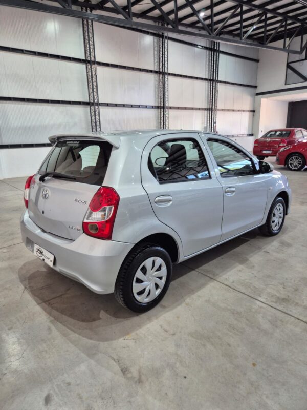 Toyota Etios 1.5 5ptas X 6MT (L18) - Image 5