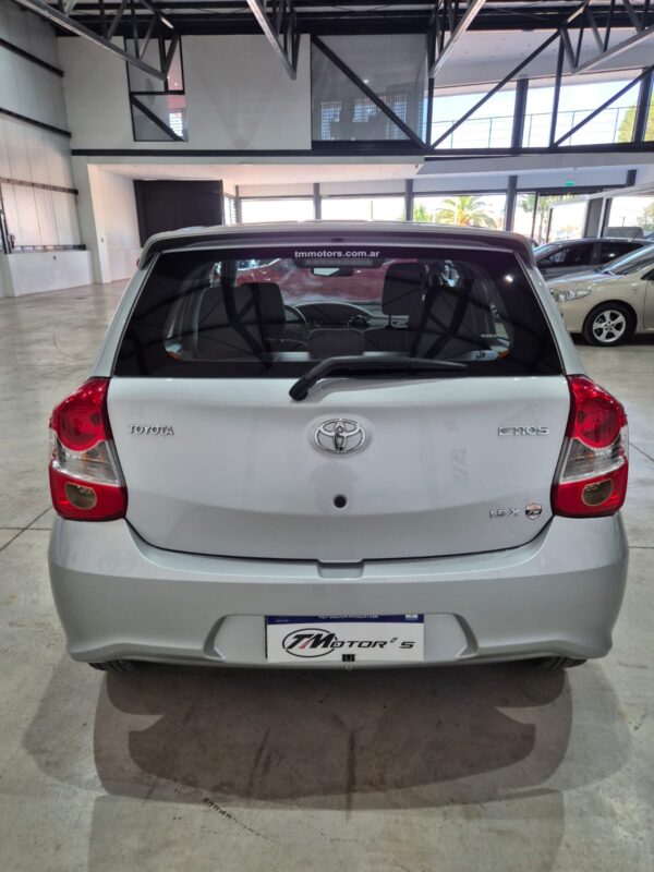 Toyota Etios 1.5 5ptas X 6MT (L18) - Image 6