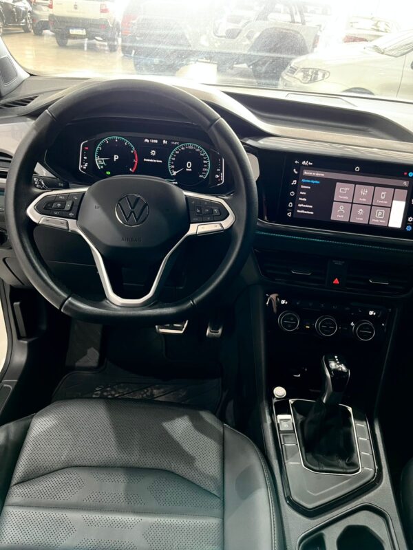 Volkswagen Taos 1.4 250 TSI Highline Tiptronic - Image 11