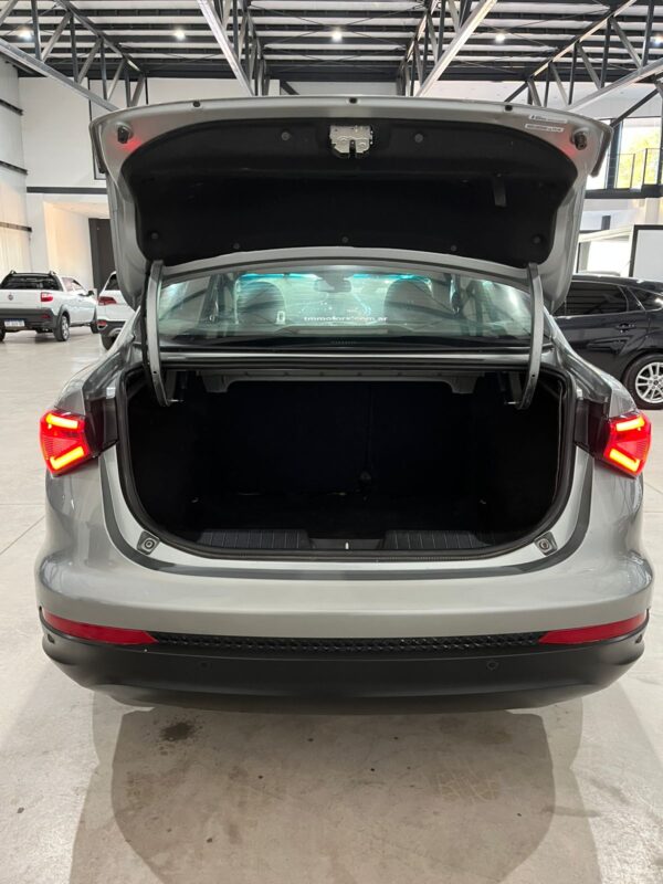 Fiat Cronos 1.8 Precision - Image 7