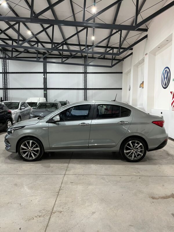 Fiat Cronos 1.8 Precision - Image 9