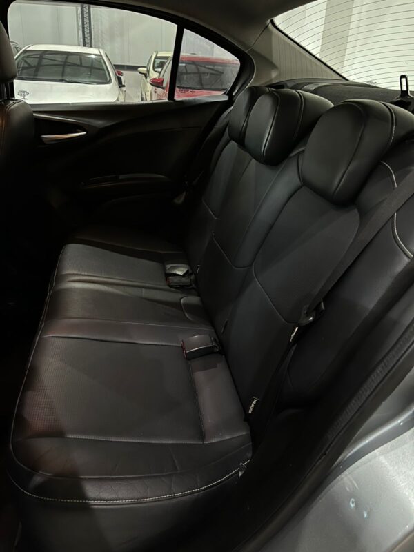 Fiat Cronos 1.8 Precision - Image 12