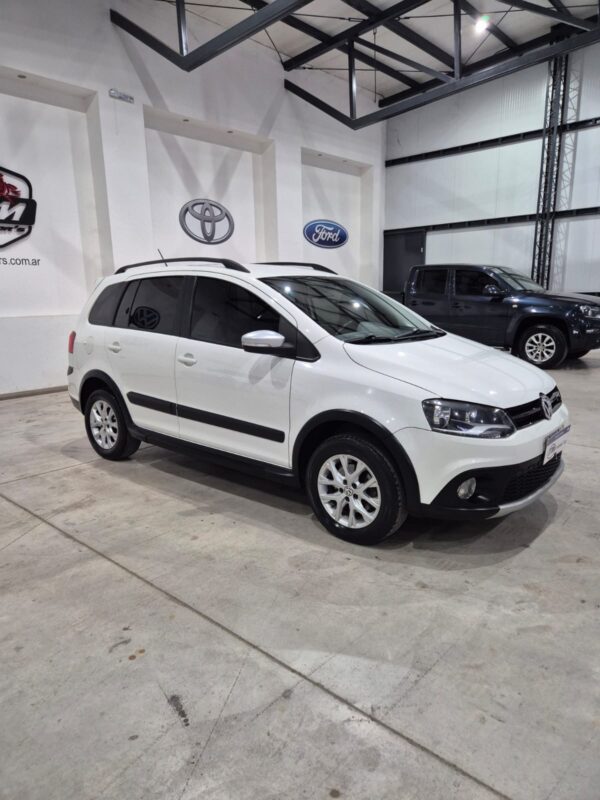 Volkswagen Suran Cross 1.6 Highline (L14) - Image 3
