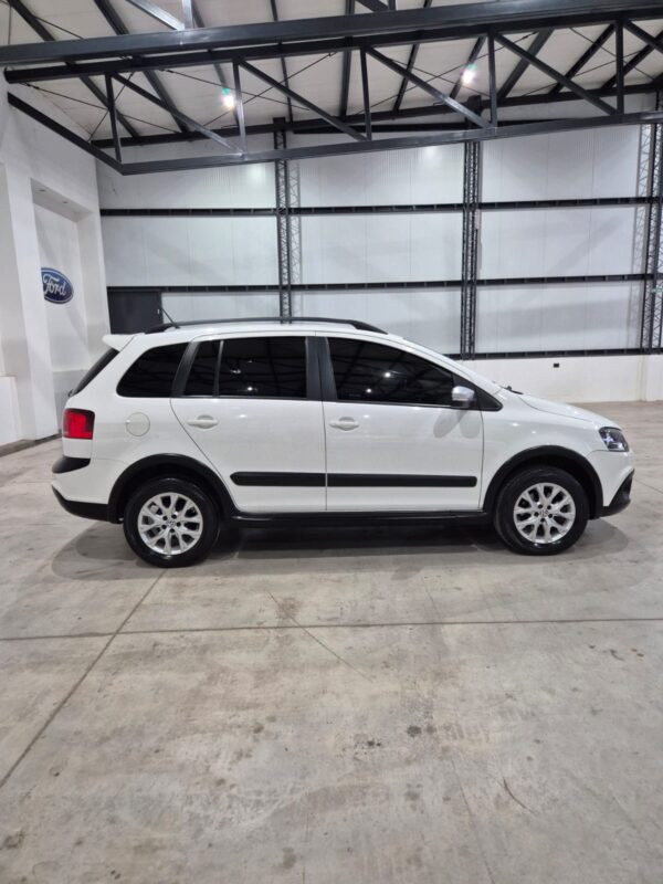 Volkswagen Suran Cross 1.6 Highline (L14) - Image 4