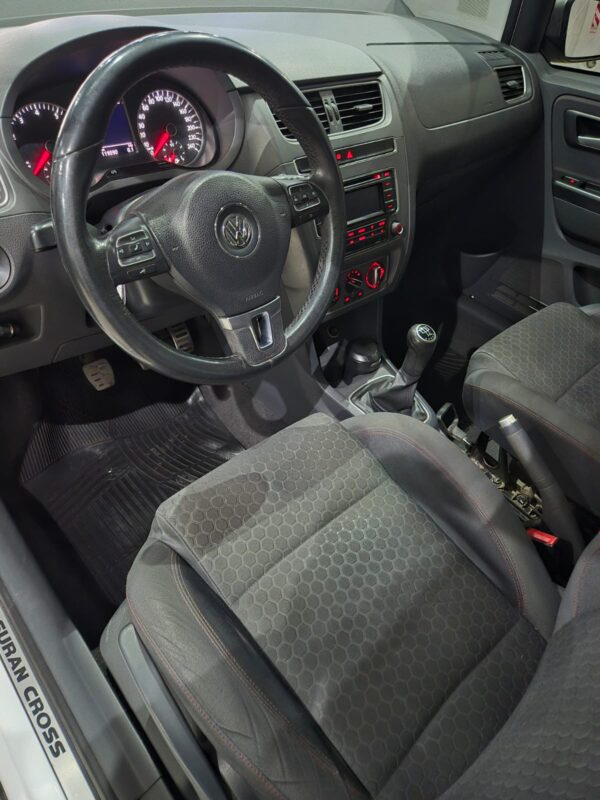 Volkswagen Suran Cross 1.6 Highline (L14) - Image 10