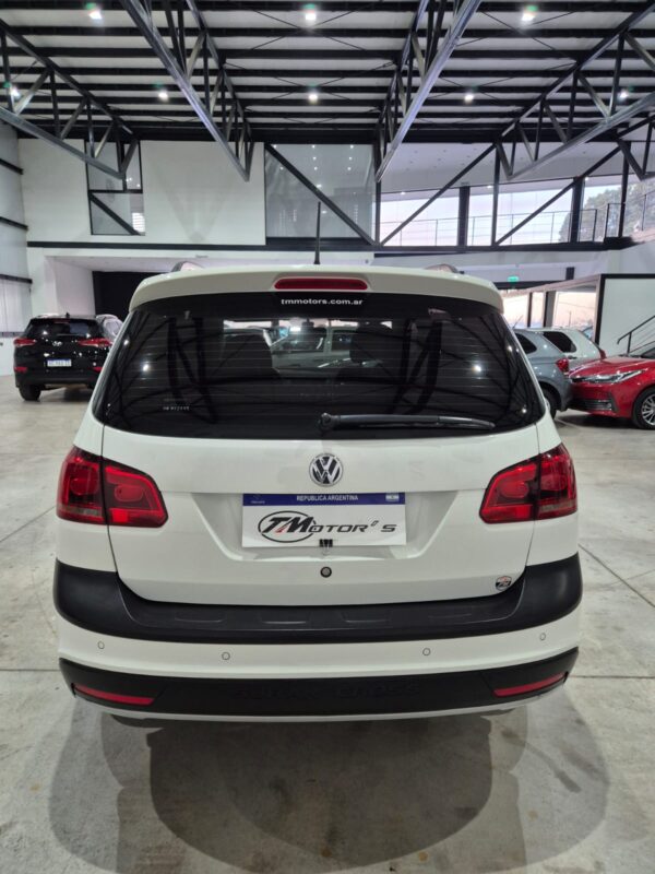 Volkswagen Suran Cross 1.6 Highline (L14) - Image 6