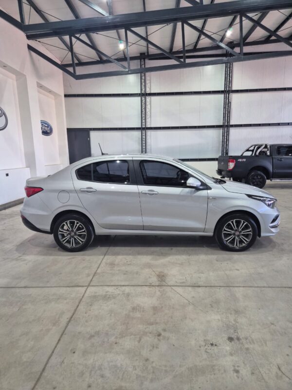 Fiat Cronos 1.8 Precision - Image 4