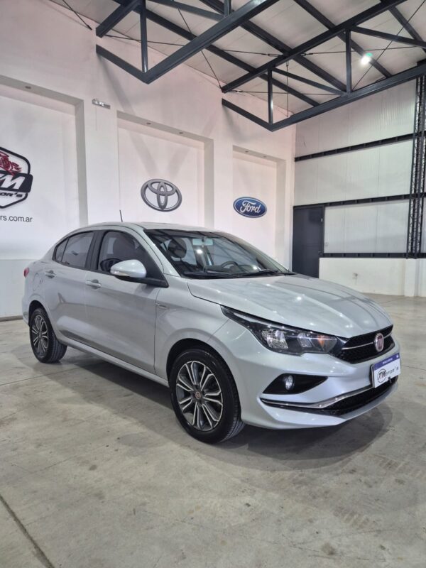 Fiat Cronos 1.8 Precision - Image 2