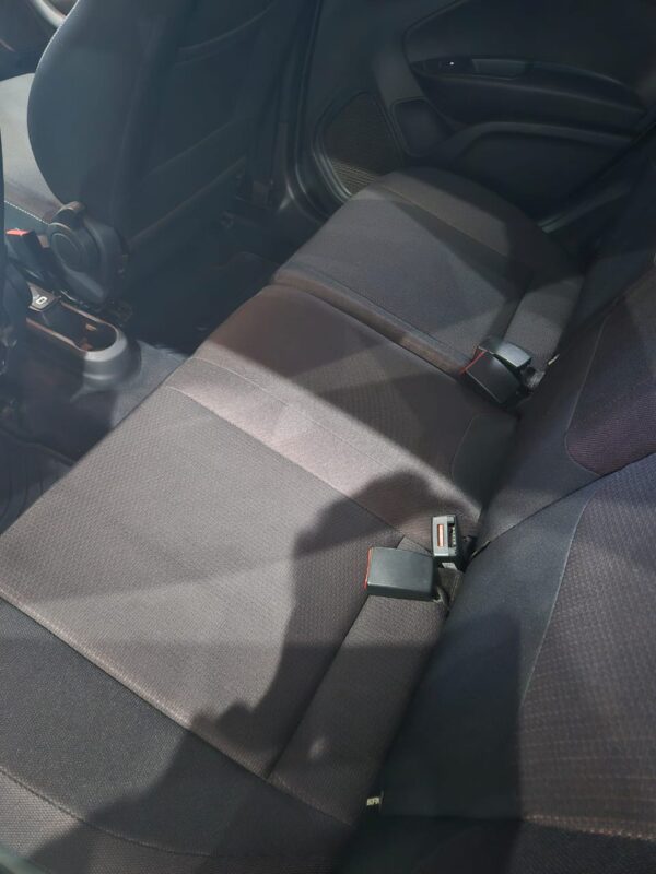 Fiat Cronos 1.8 Precision - Image 13