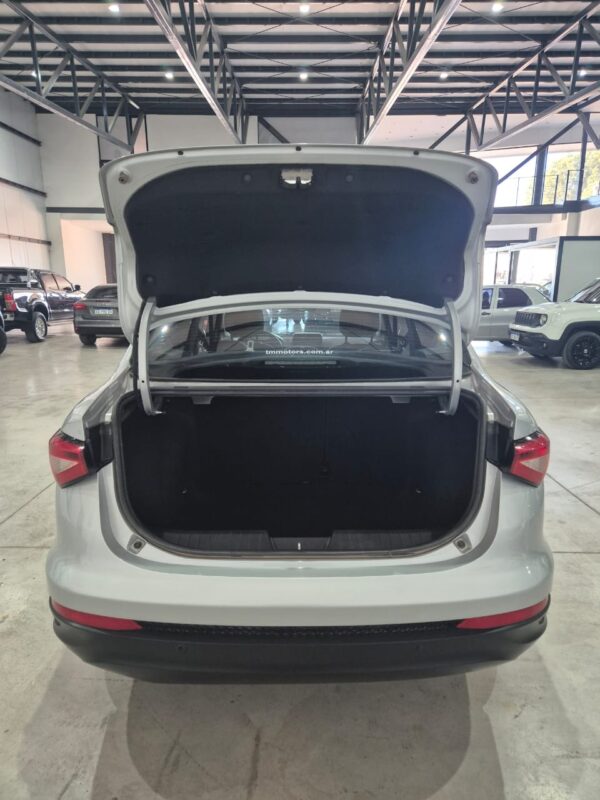 Fiat Cronos 1.8 Precision - Image 7