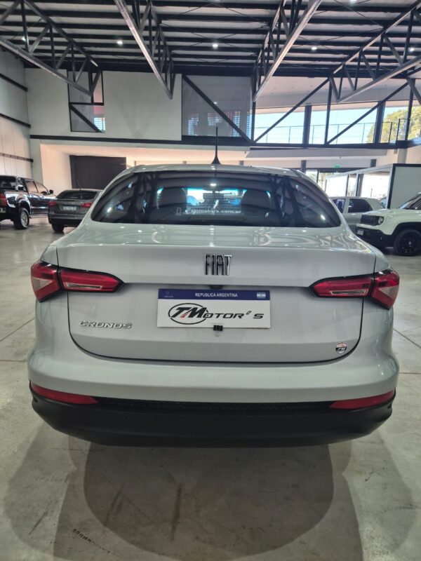 Fiat Cronos 1.8 Precision - Image 6