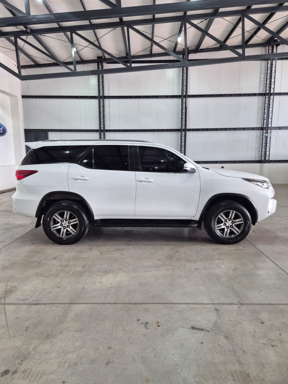 Toyota Hilux SW4 TDI SR (L16) - Image 4