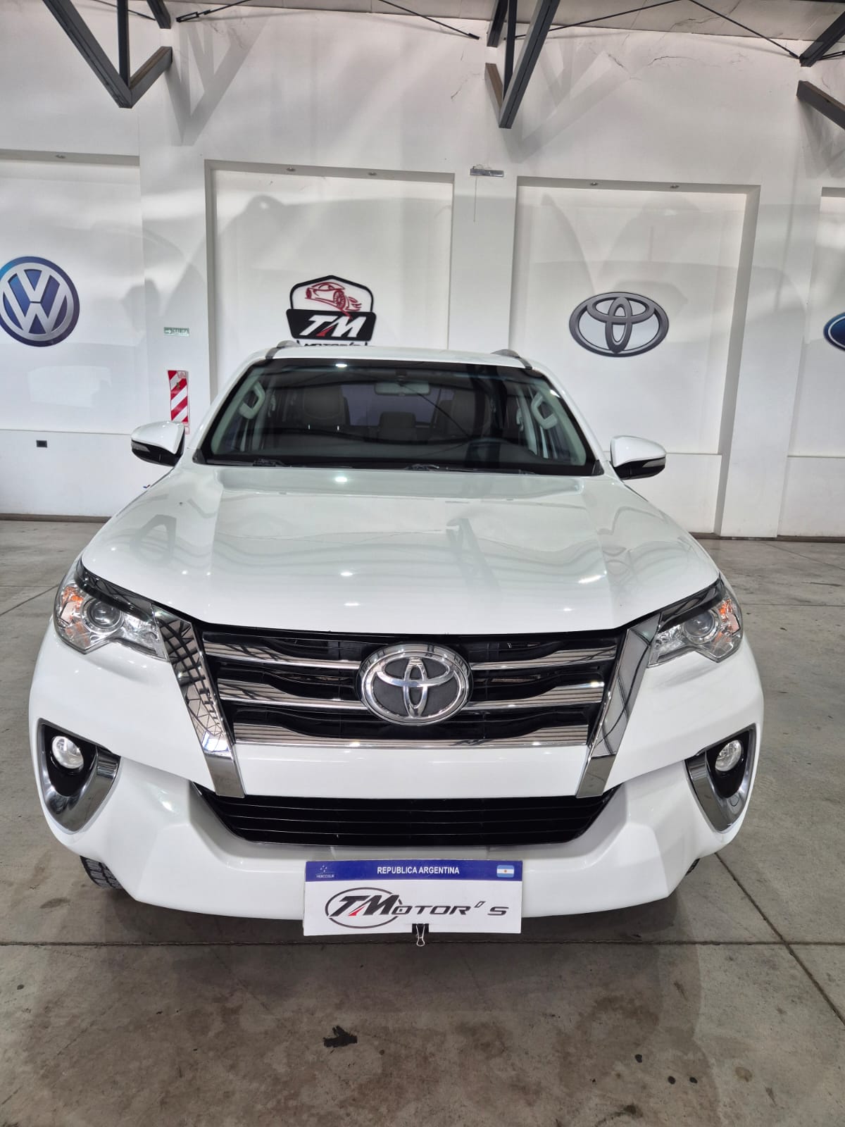 Toyota Hilux SW4 TDI SR (L16) - Image 2