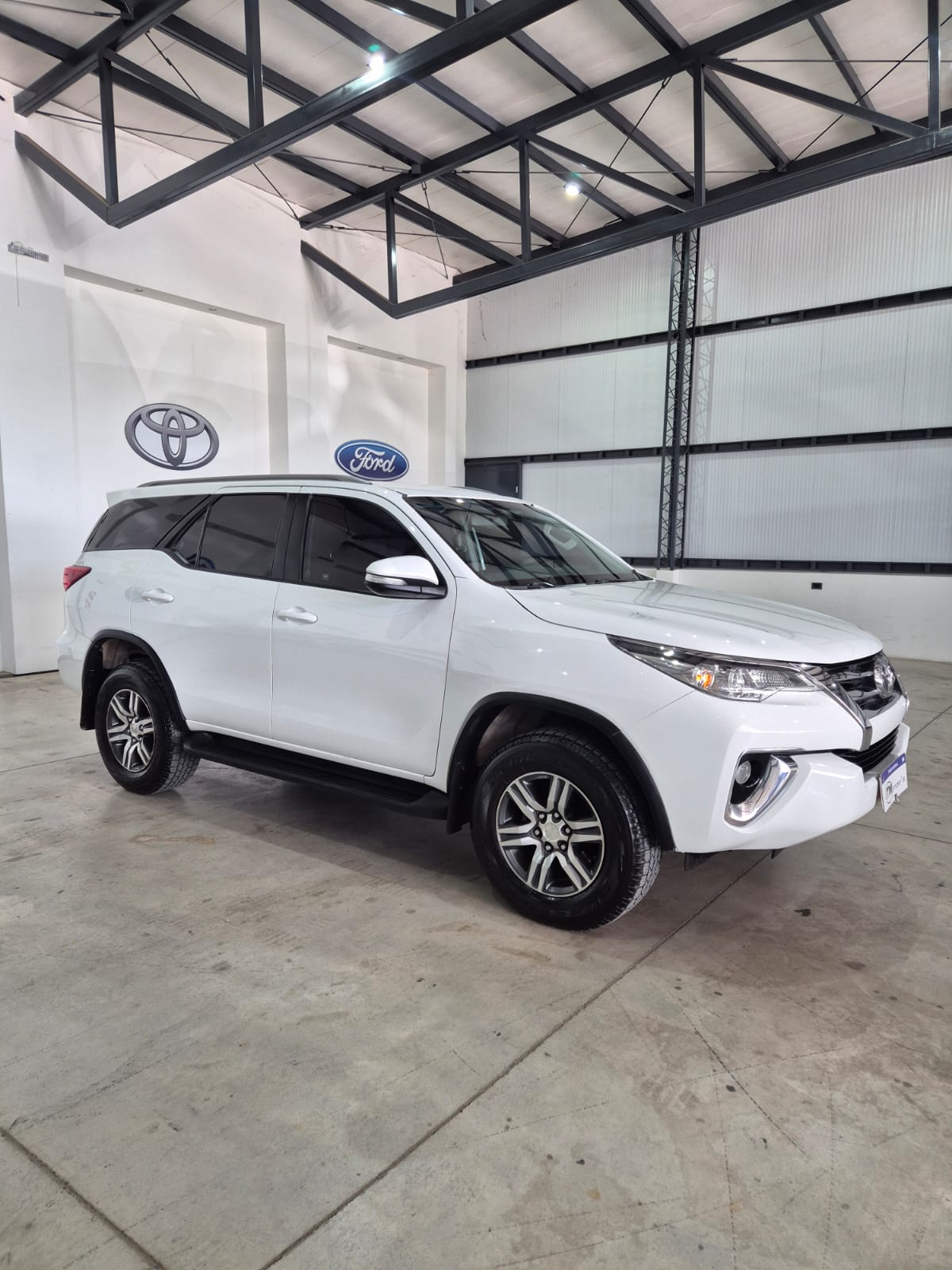 Toyota Hilux SW4 TDI SR (L16) - Image 3