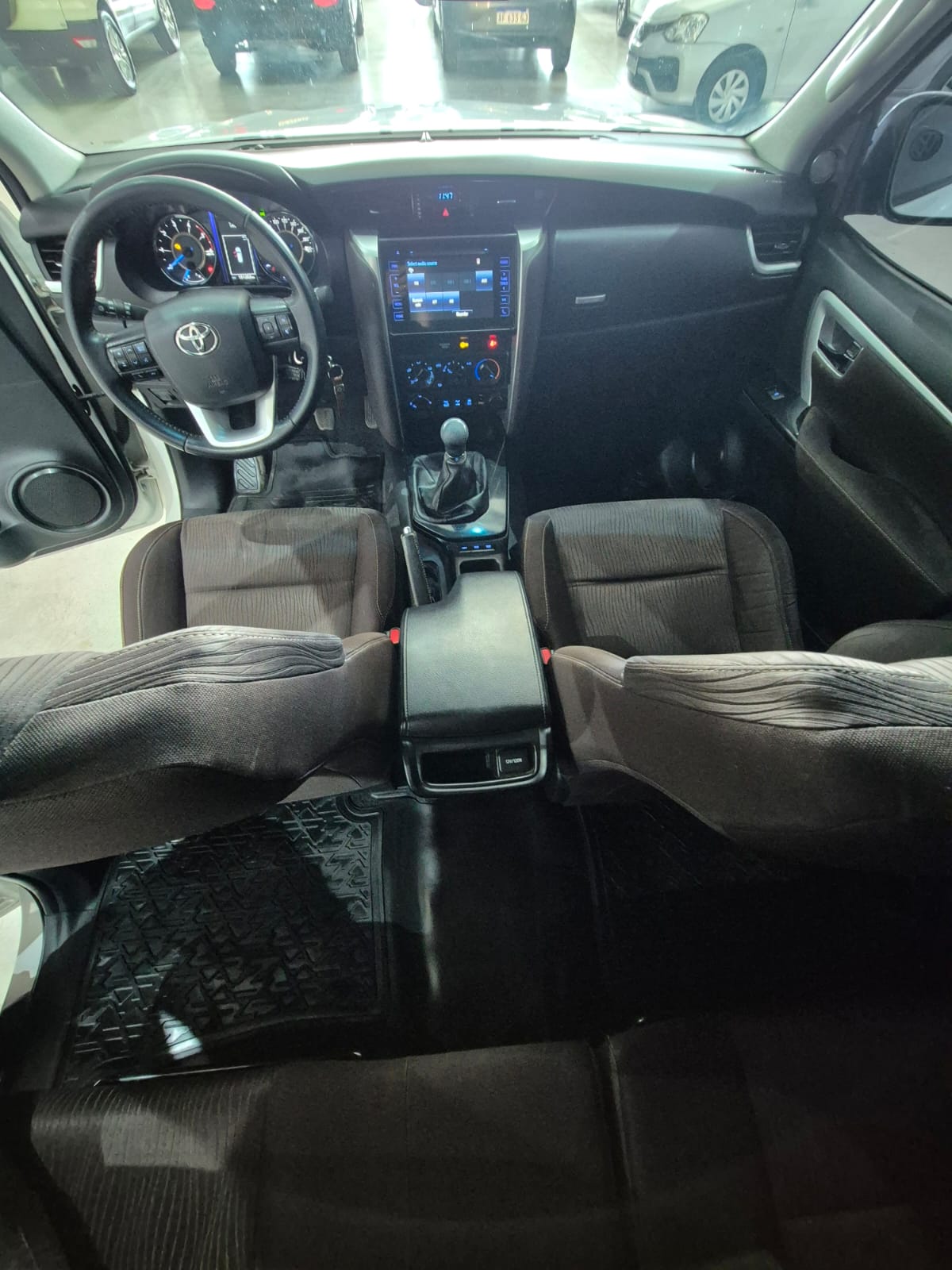 Toyota Hilux SW4 TDI SR (L16) - Image 12