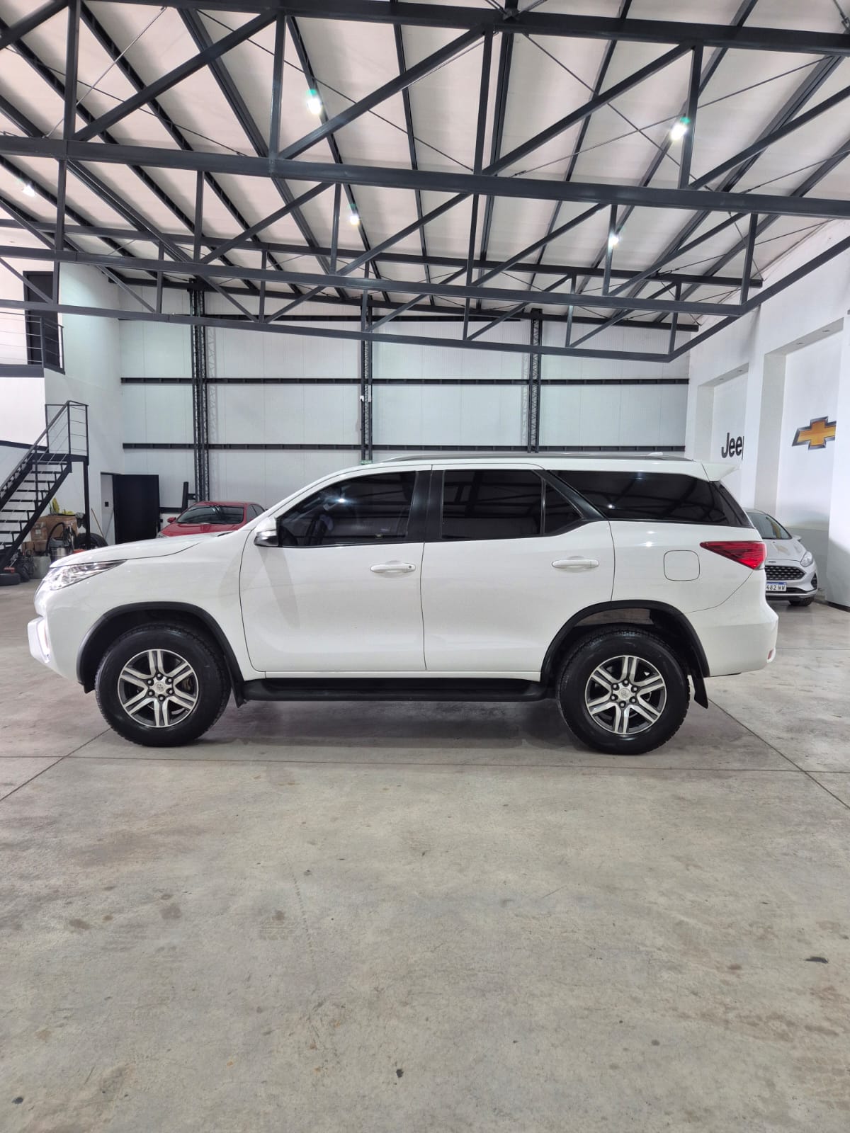 Toyota Hilux SW4 TDI SR (L16) - Image 9