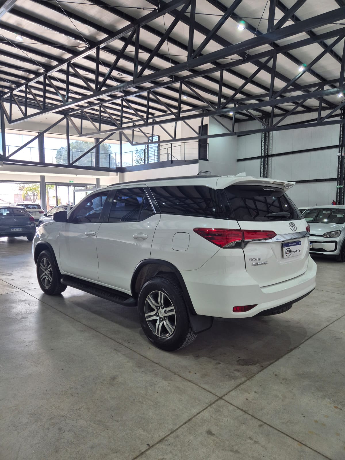 Toyota Hilux SW4 TDI SR (L16) - Image 8