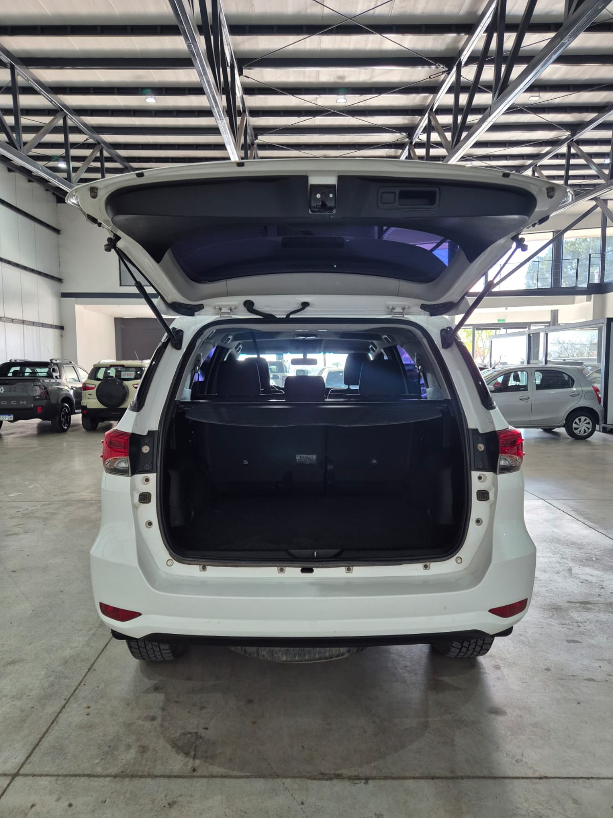 Toyota Hilux SW4 TDI SR (L16) - Image 7