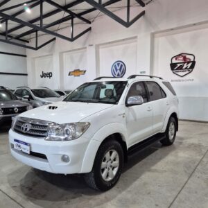 Toyota Hilux SW4 TD SRV Cuero 7 Asientos (L08)
