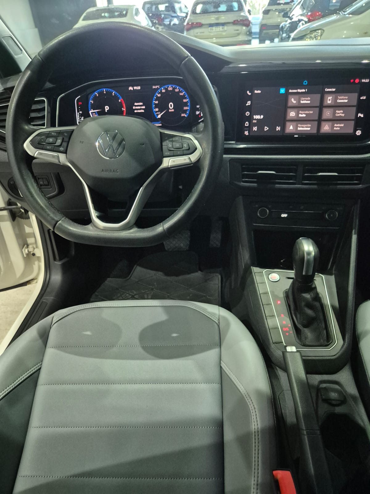 Volkswagen Nivus 200 TSI Highline AT - Image 11