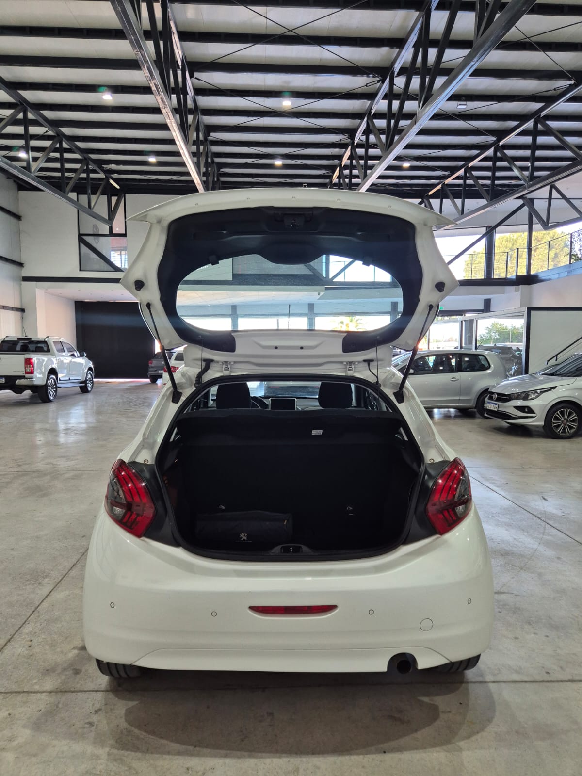 Peugeot 208 1.6 5ptas In Concert 115cv (L18) - Image 7