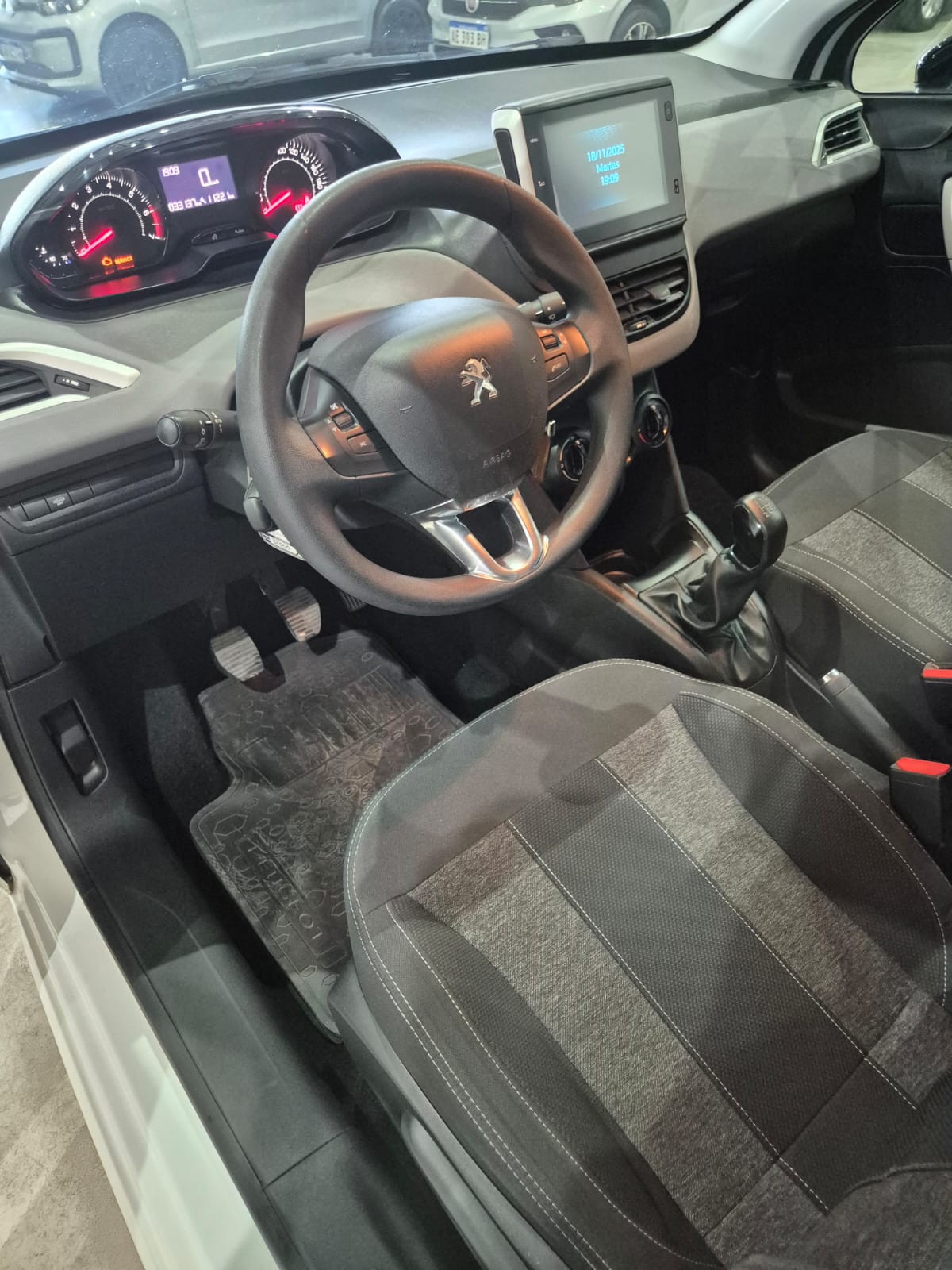 Peugeot 208 1.6 5ptas In Concert 115cv (L18) - Image 11