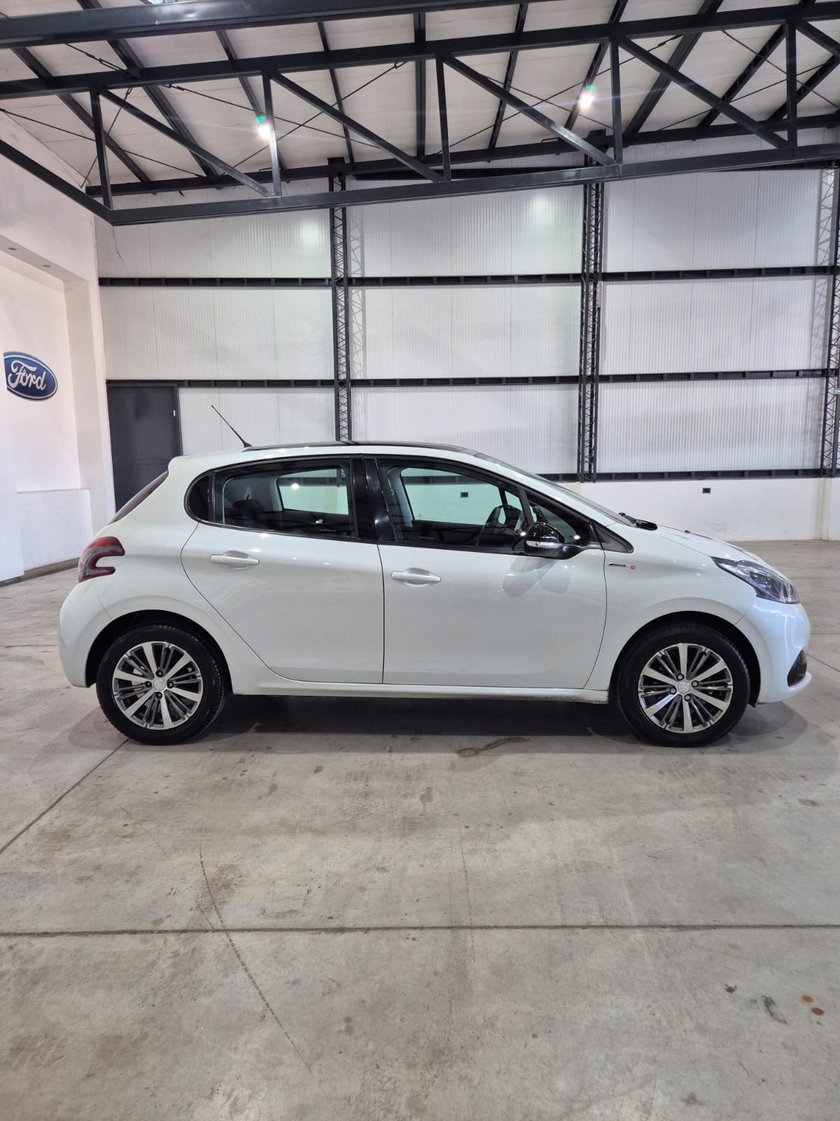 Peugeot 208 1.6 5ptas In Concert 115cv (L18) - Image 4