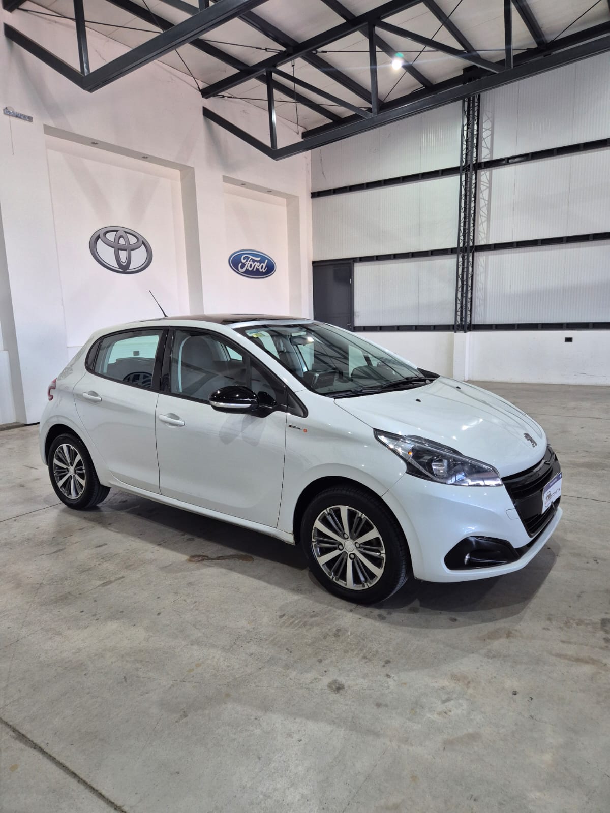 Peugeot 208 1.6 5ptas In Concert 115cv (L18) - Image 3