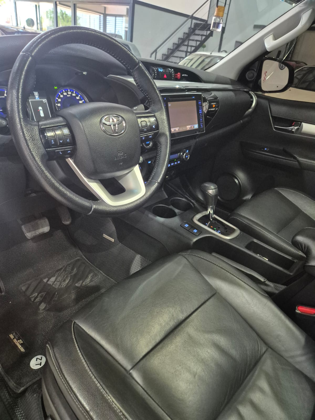 Toyota Hilux (L16) 2.8 C/D 4x4 TDI SRX AT 177cv - Image 10