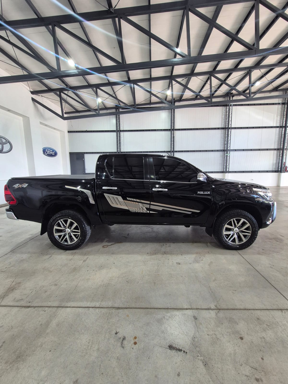 Toyota Hilux (L16) 2.8 C/D 4x4 TDI SRX AT 177cv - Image 4