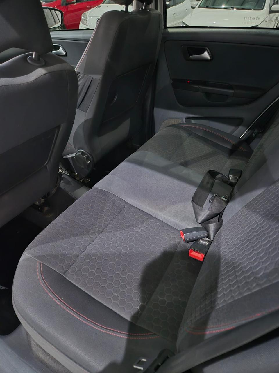 Volkswagen Suran Cross 1.6 Highline (L14) - Image 13