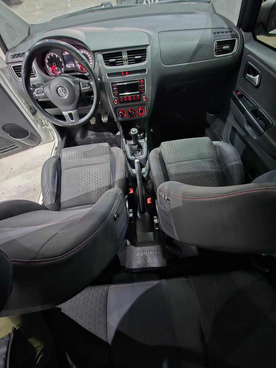 Volkswagen Suran Cross 1.6 Highline (L14) - Image 12