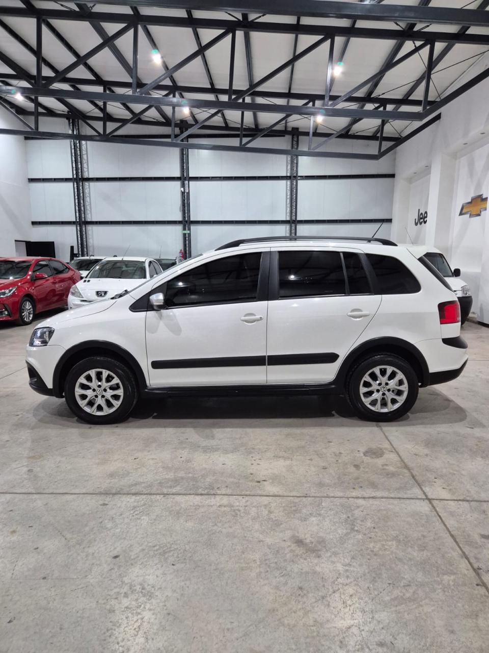 Volkswagen Suran Cross 1.6 Highline (L14) - Image 10