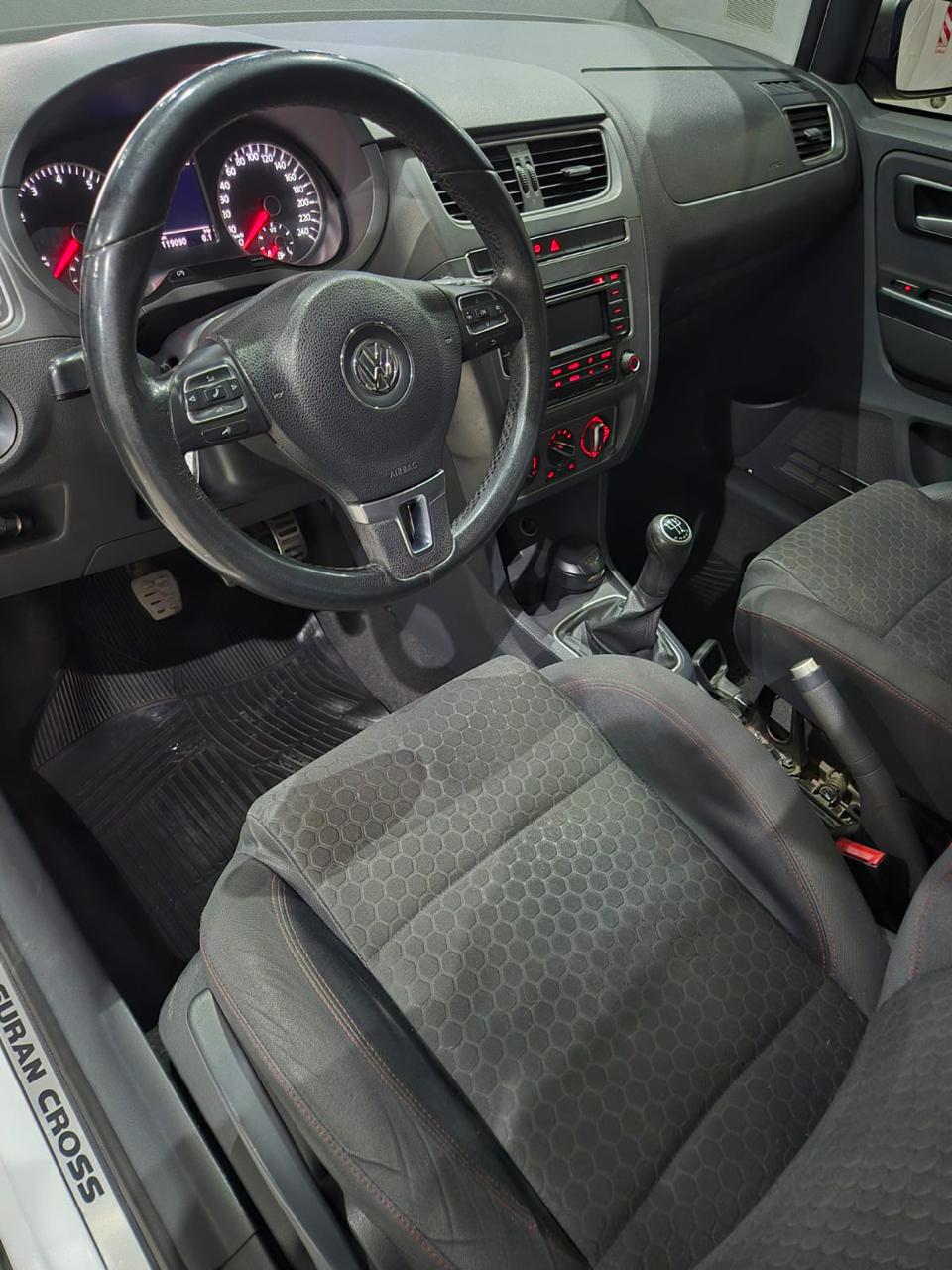 Volkswagen Suran Cross 1.6 Highline (L14) - Image 9