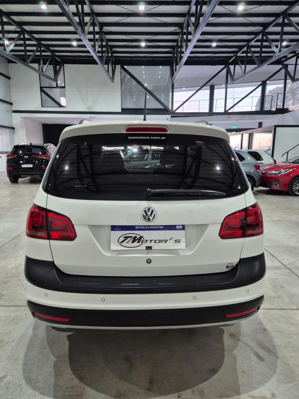 Volkswagen Suran Cross 1.6 Highline (L14) - Image 8