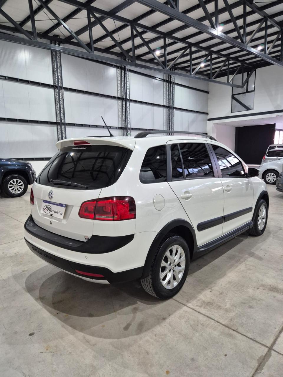 Volkswagen Suran Cross 1.6 Highline (L14) - Image 5