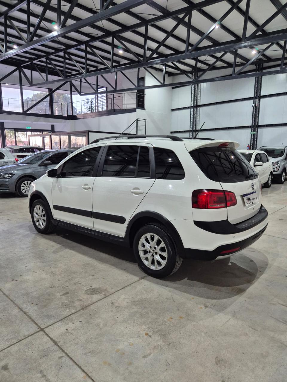 Volkswagen Suran Cross 1.6 Highline (L14) - Image 7