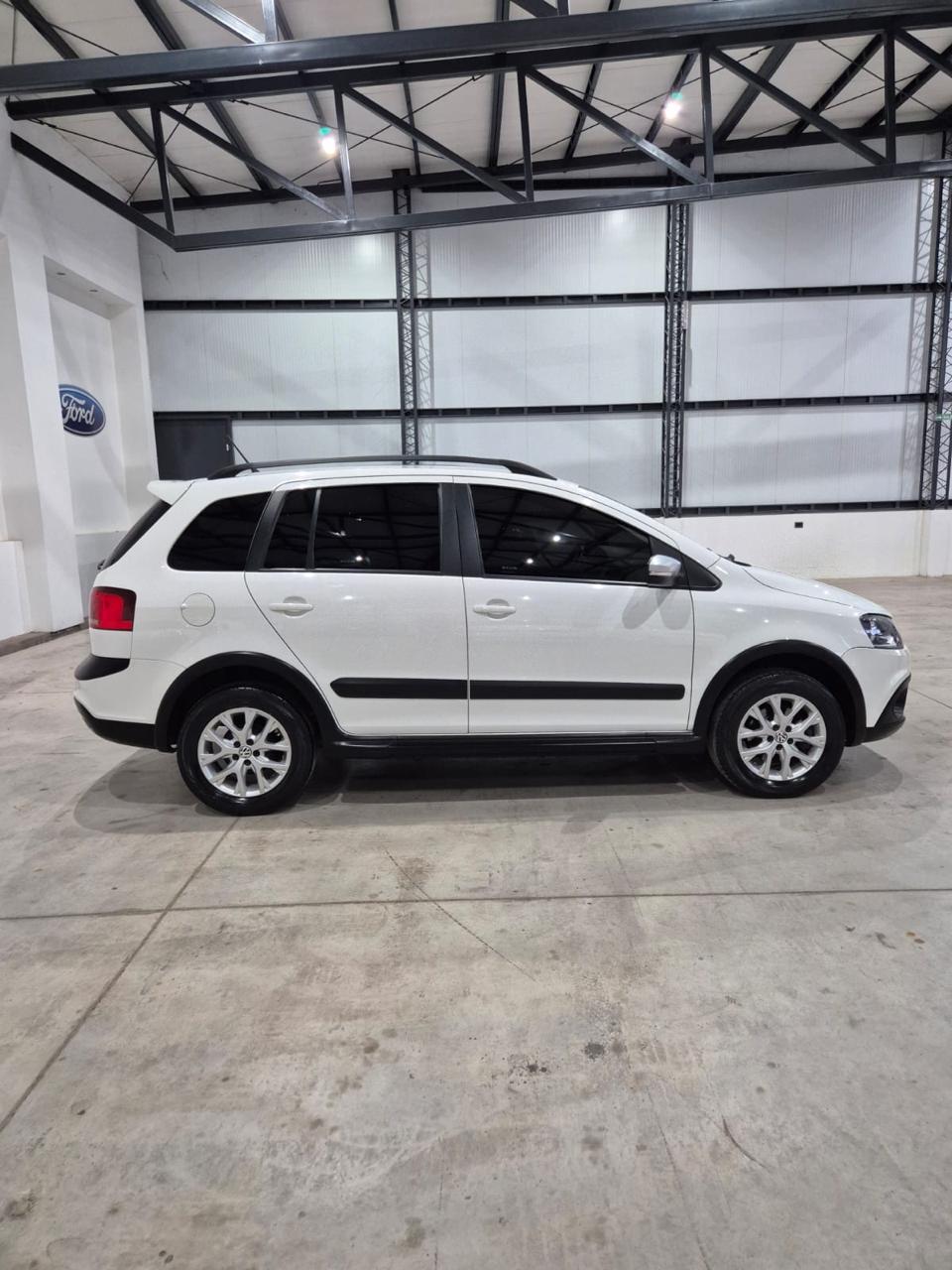 Volkswagen Suran Cross 1.6 Highline (L14) - Image 3