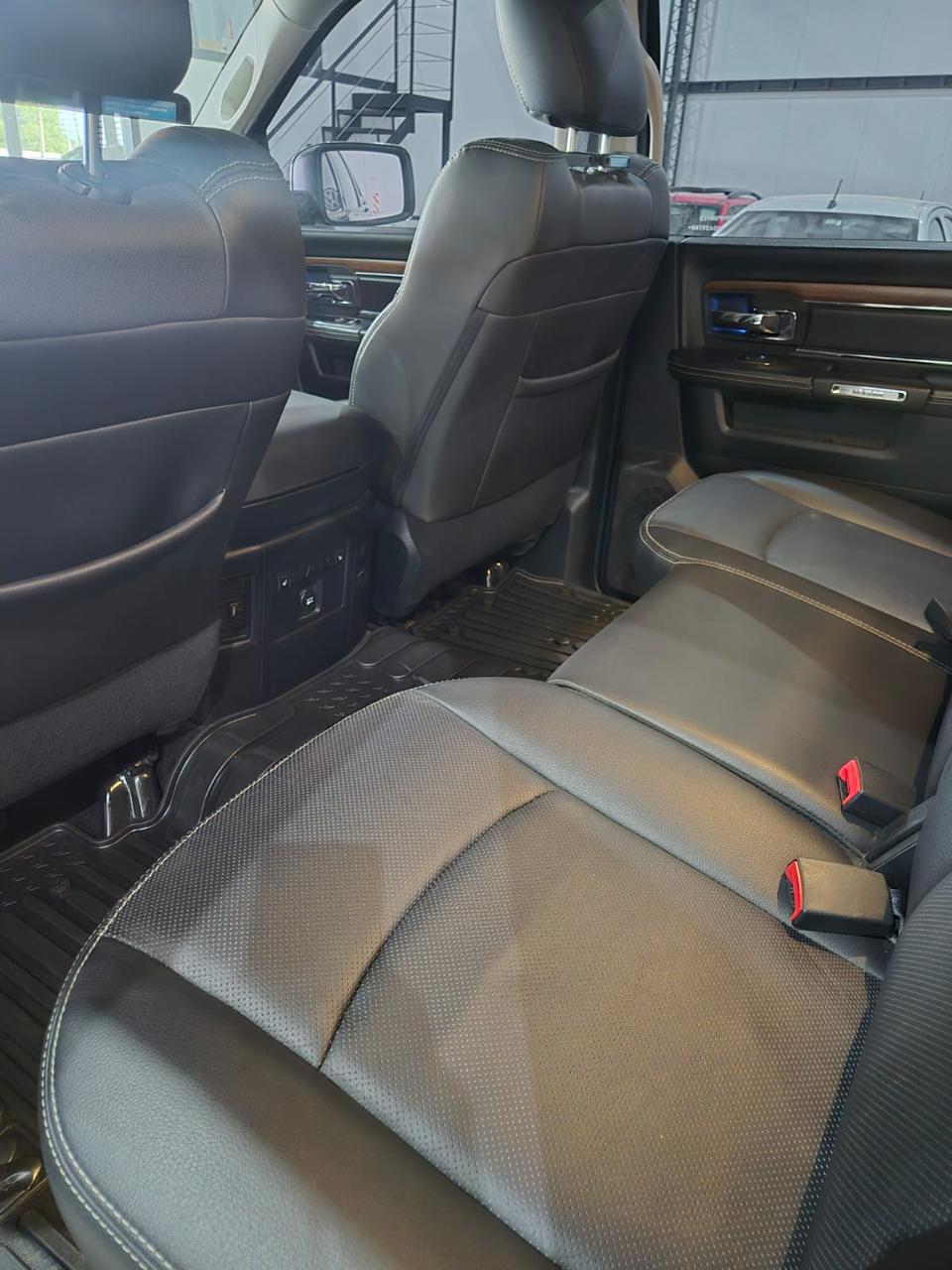 RAM 1500 Laramie 5.7 4x4 C/D - Image 13